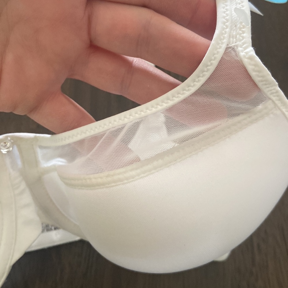 BALI 34C white comfortlite breathable bra NWT *some blue spots on front and back - Picture 7 of 14